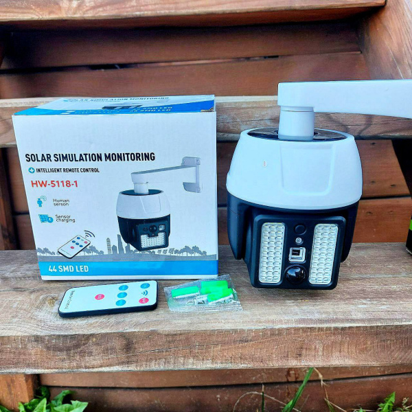 Светильник уличный на солнечной батарее Solar simulation monitoring HW-5118-2 (камера муляж) датчик движения, пульт д/у, 66 SMD LED, IP66 / Фонарь - камера